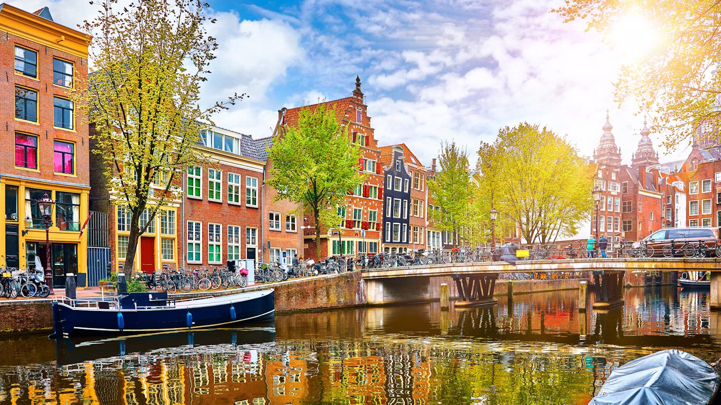 11-Secrets-of-Amsterdams-Red-Light-District-You-Never-Knew